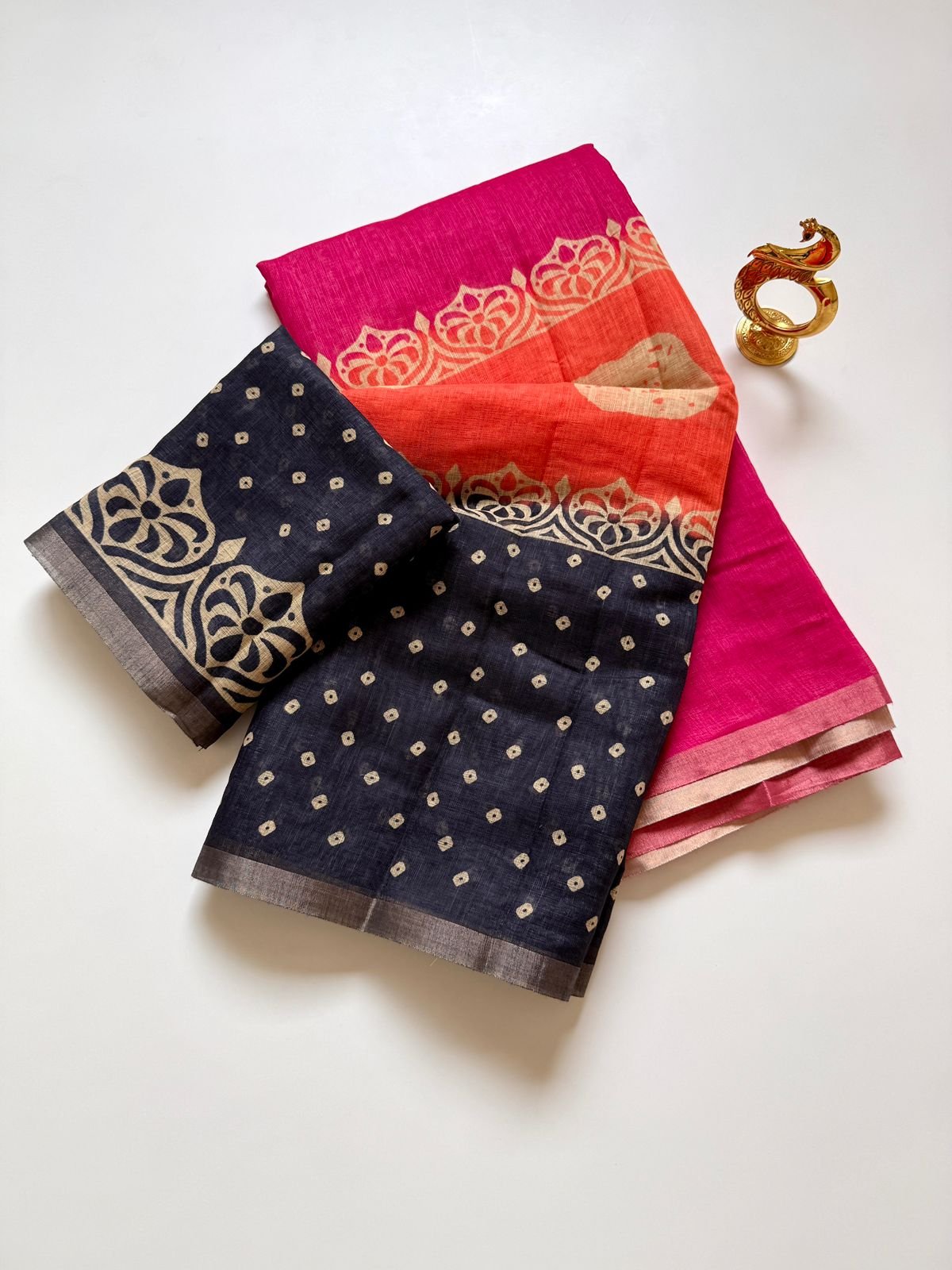 Soft Cotton Linen Saree with Bandhani Print & Elegant Contrast Pallu