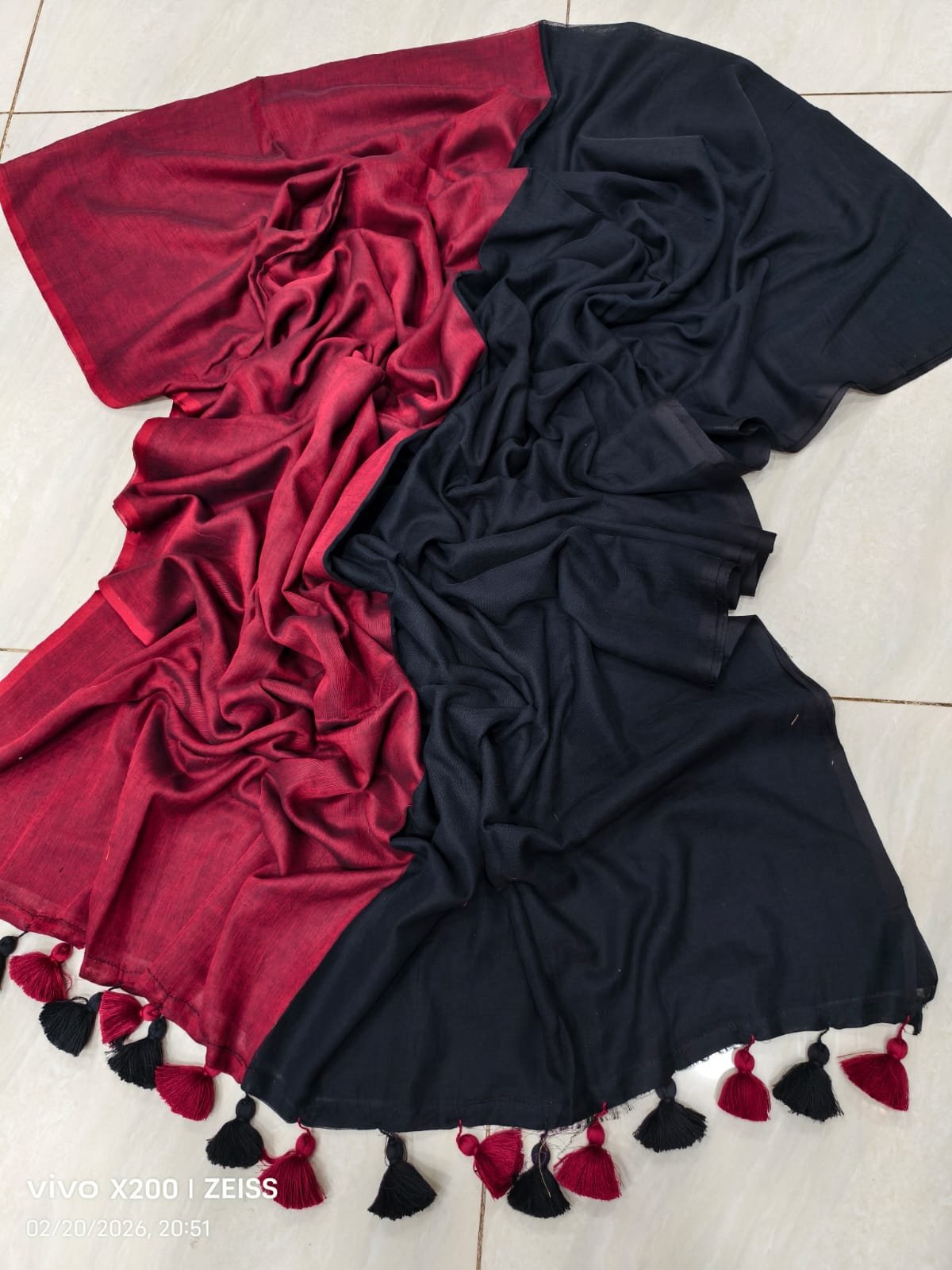 Premium Dual-Tone Handloom Mulmul Cotton Saree with Elegant Zari Border & Tassels