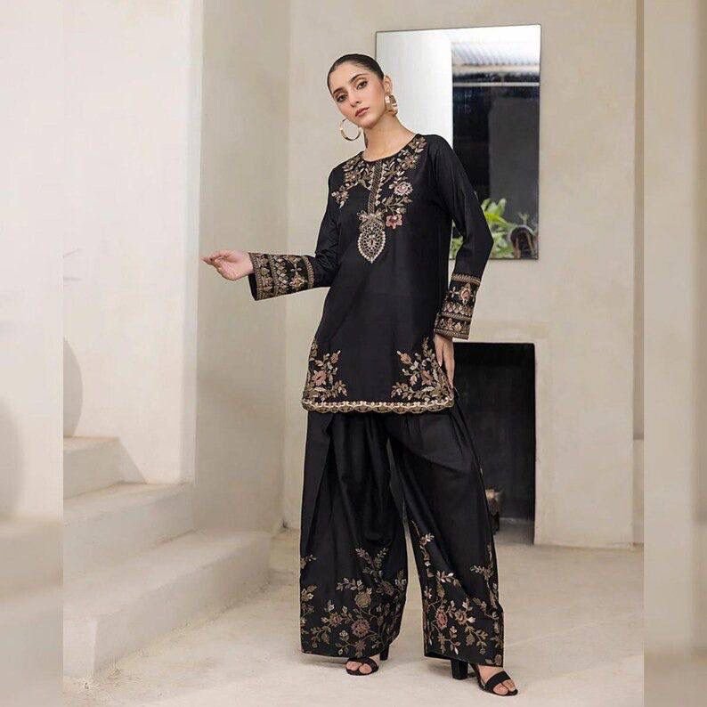 Midnight Bloom: Heavy Natural Crepe Embroidered Kurti & Pant Set