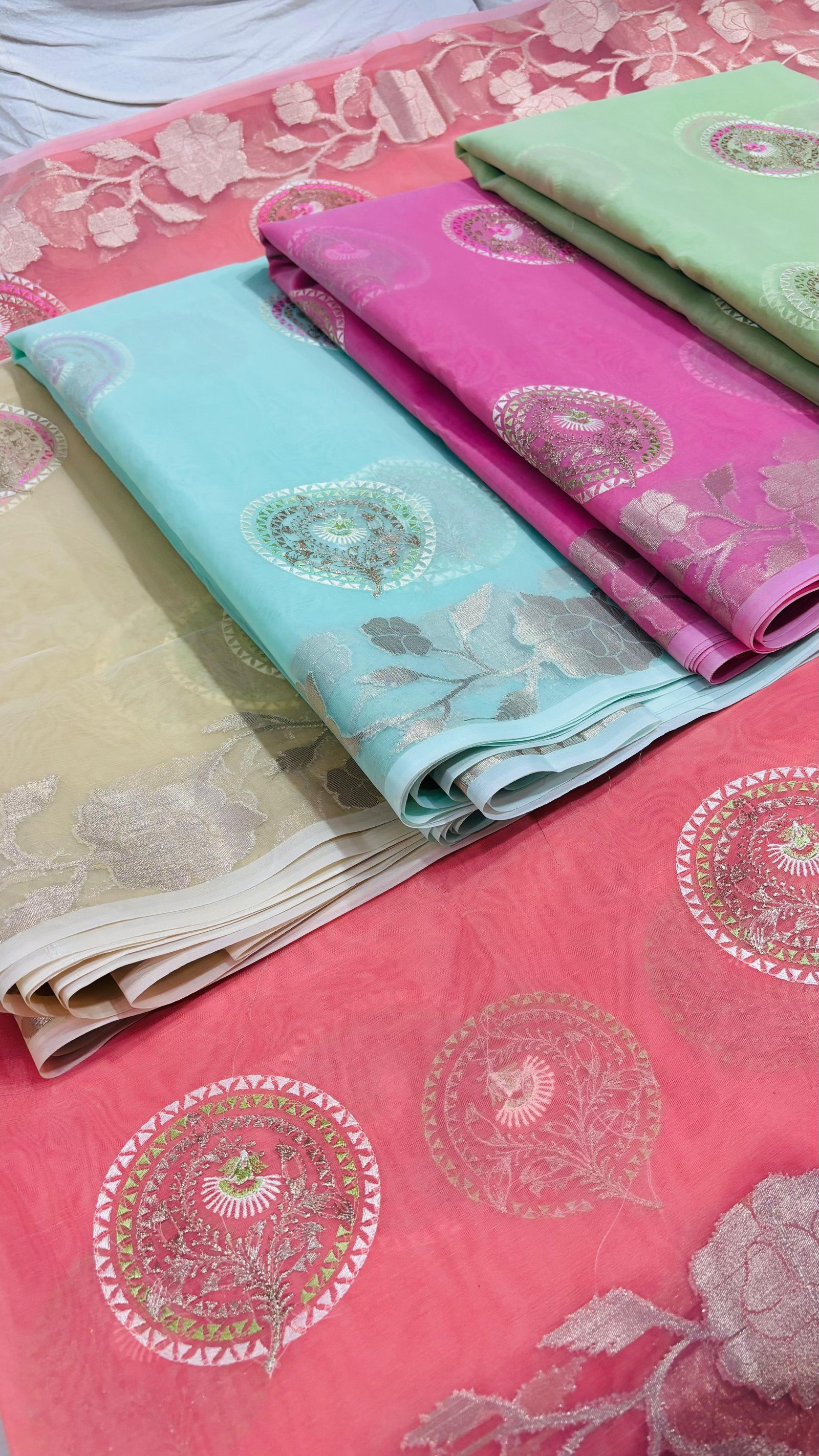 Exquisite Kora Silk Saree with Zari Weaving & Embroidered Big Buta Work