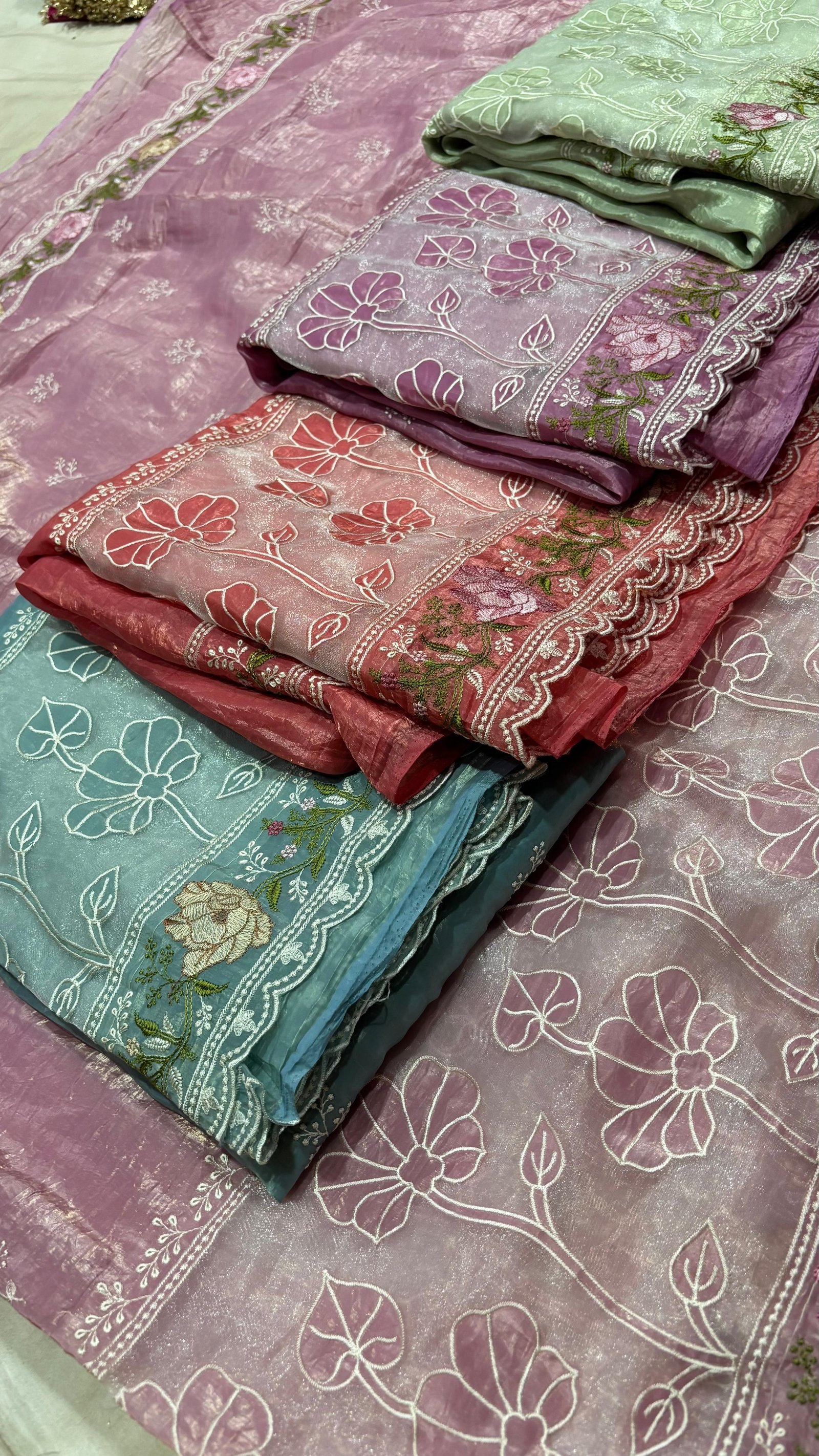 Premium Glass Tissue Silk Festive Saree – Elegant Floral Appliqué & Handloom Thread Embroidery with Unstitched Blouse Code !! B.H.C