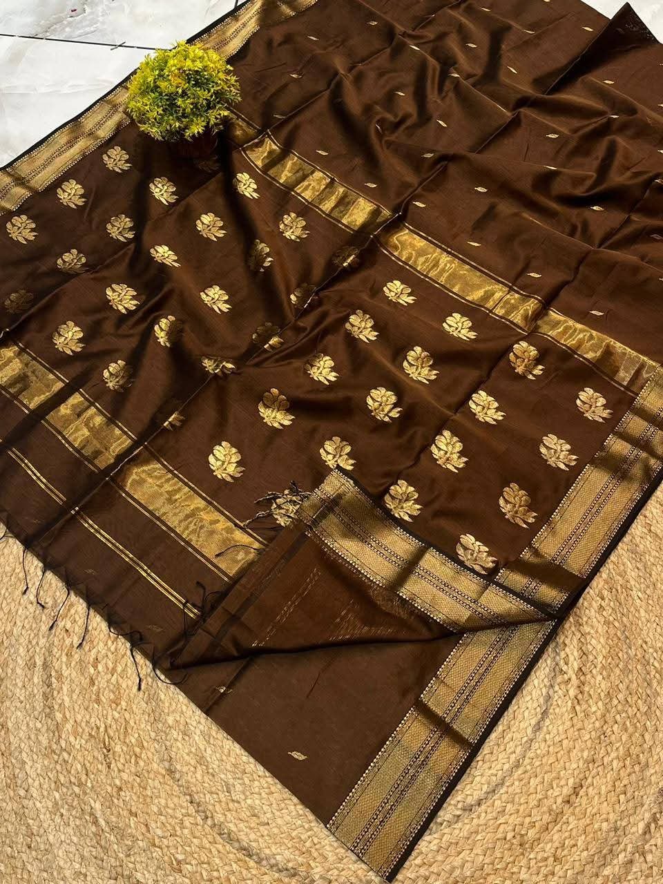 Premium Silk Cotton Maheshwari Handloom Saree with Traditional Zari Border