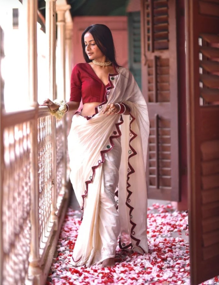 Premium Mulmul Cotton Handloom Saree with Mirror Work and Scalloped Border Code !! T.T.G.C.